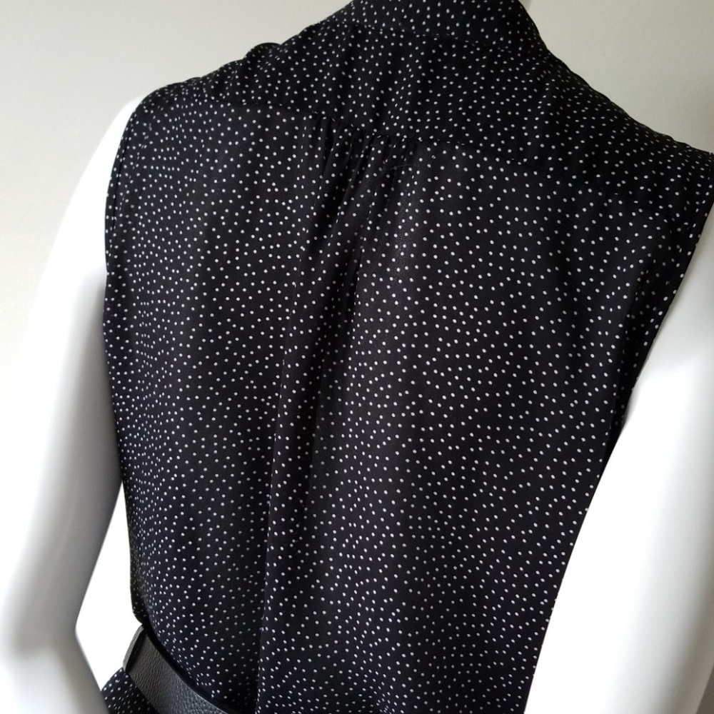 Sleeves Less Black & White Blouse - Size Large - Picture 5 of 8